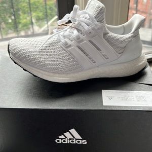 Ultraboost 4.0 DNA women’s size 6.5 white